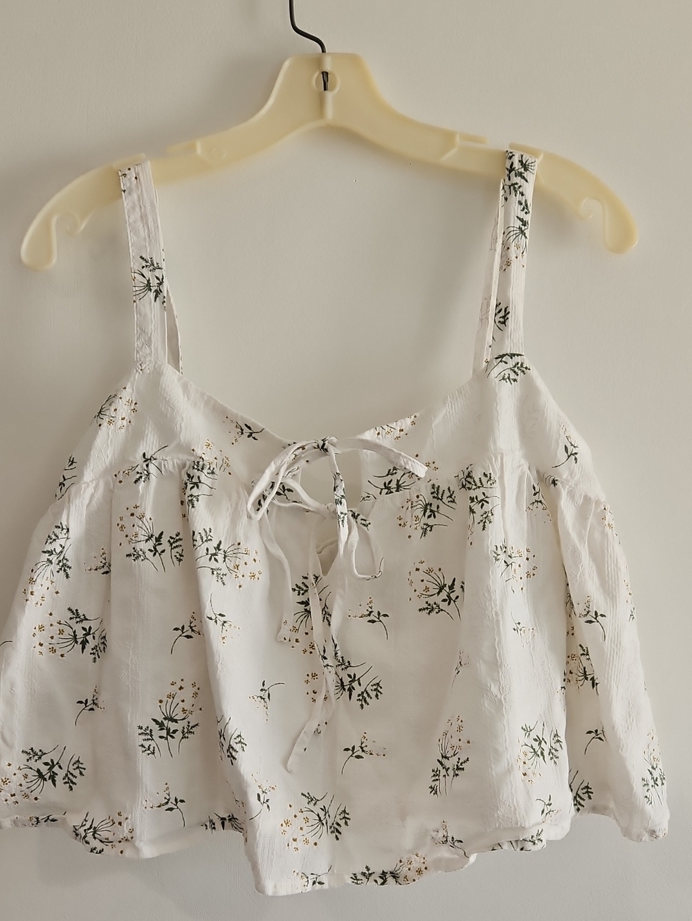 Storia Women's White Floral Tie-Front Crop Top